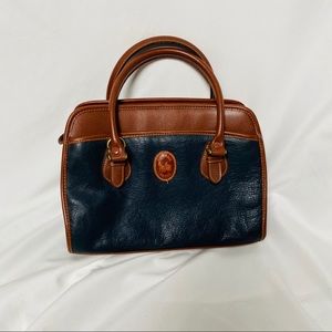 🌎Vintage  carriage house handbag